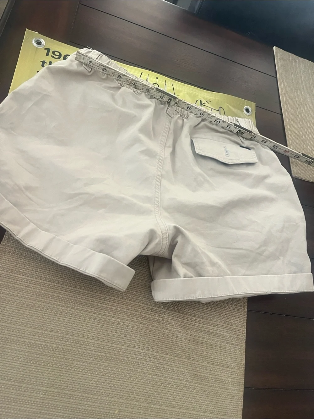 Lot  3  Chubbies mens 5.5 Rolled-Hem Shorts in Light Beige medium